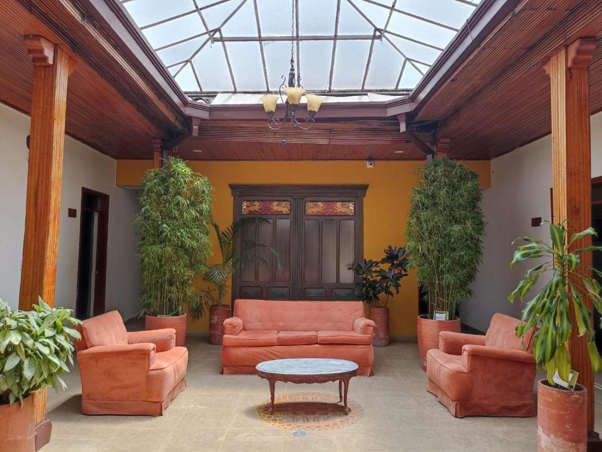 דויטאמה Hotel Plaza Mayor מראה חיצוני תמונה
