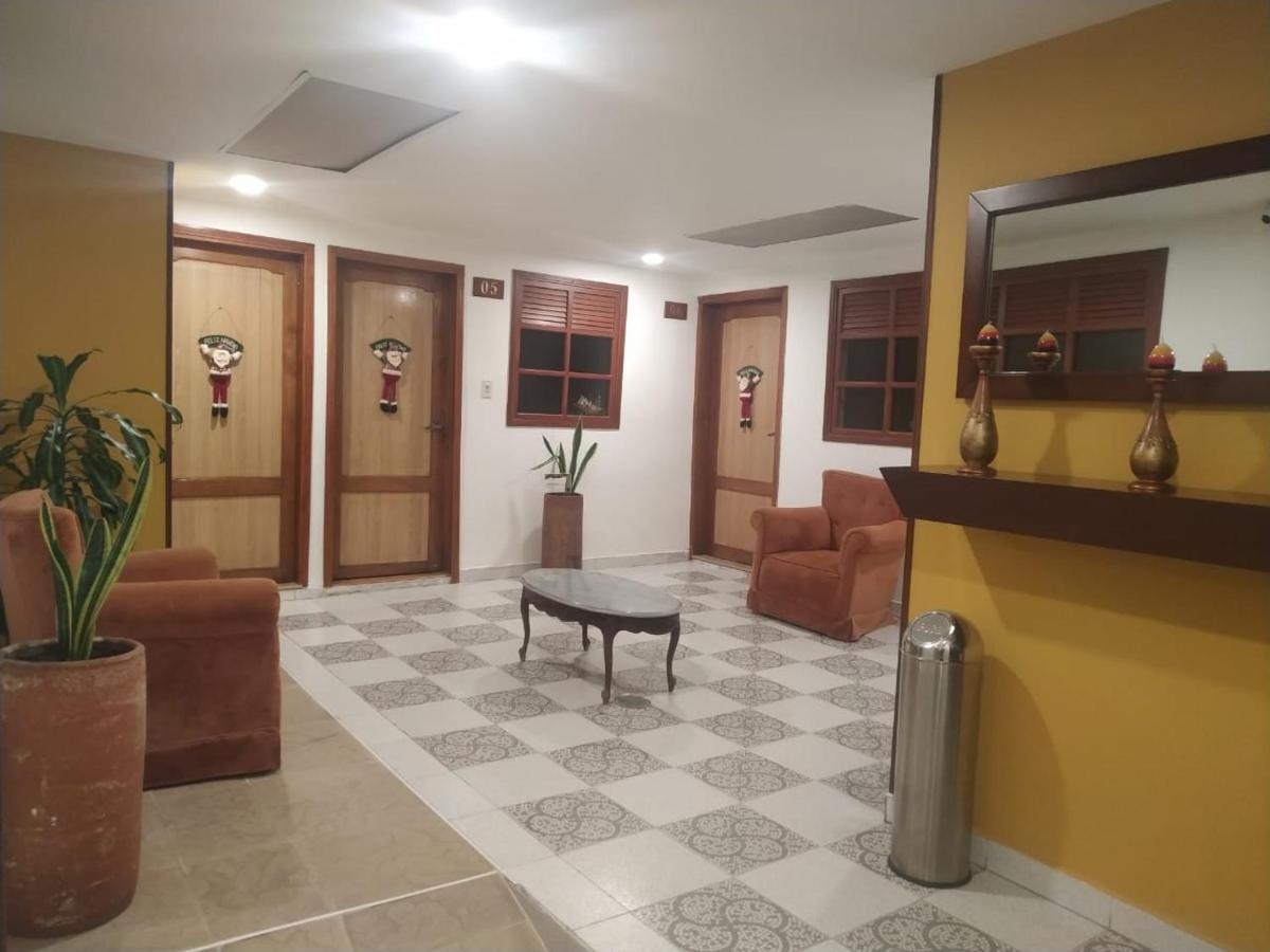 דויטאמה Hotel Plaza Mayor מראה חיצוני תמונה