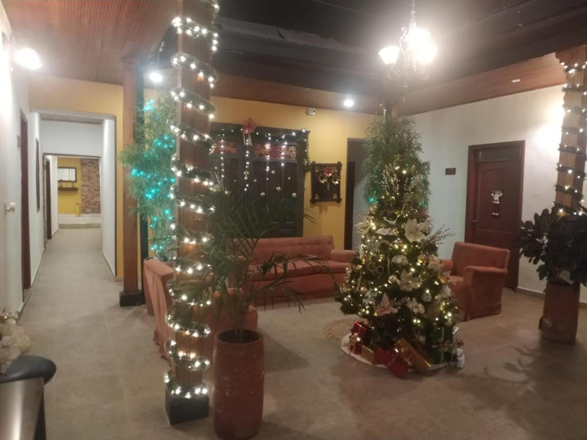 דויטאמה Hotel Plaza Mayor מראה חיצוני תמונה