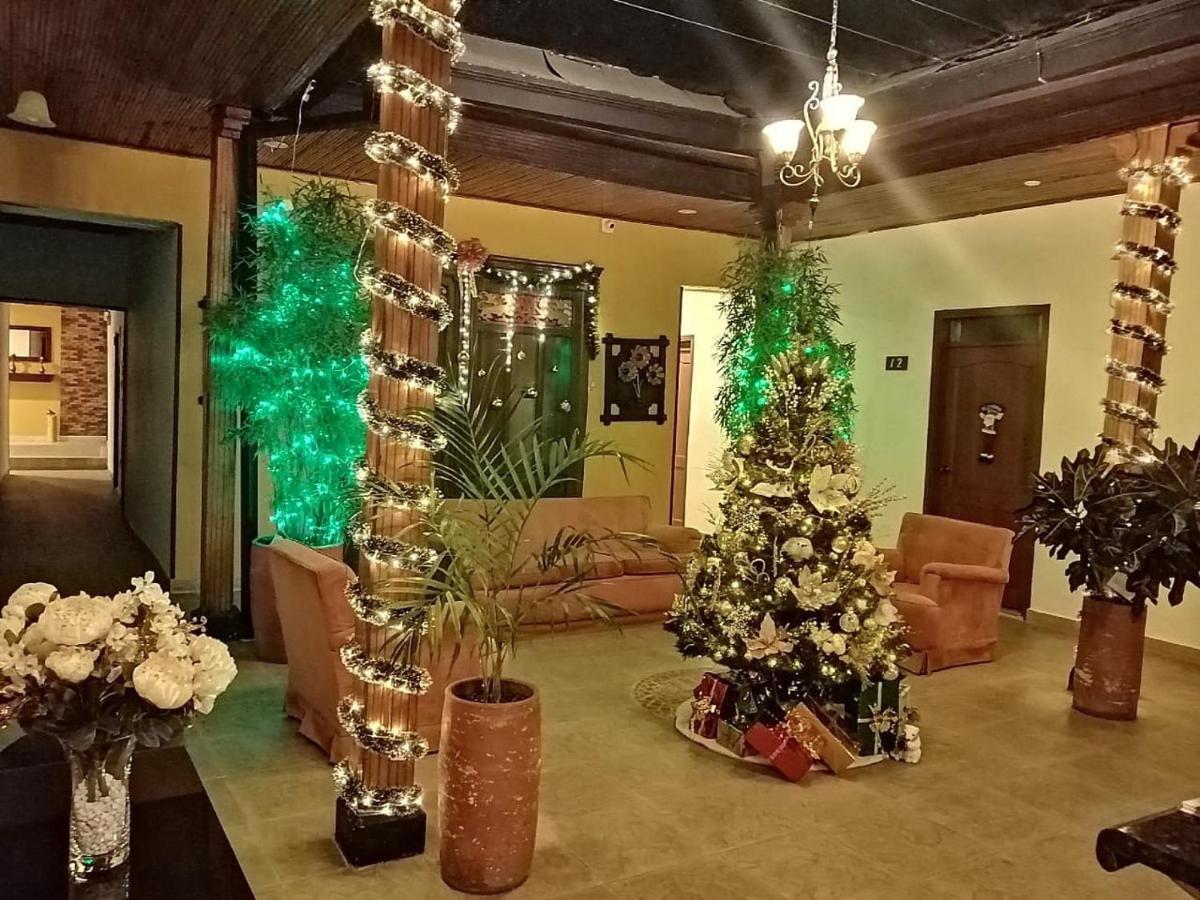 דויטאמה Hotel Plaza Mayor מראה חיצוני תמונה